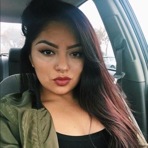 Meet your Posher, Iliana